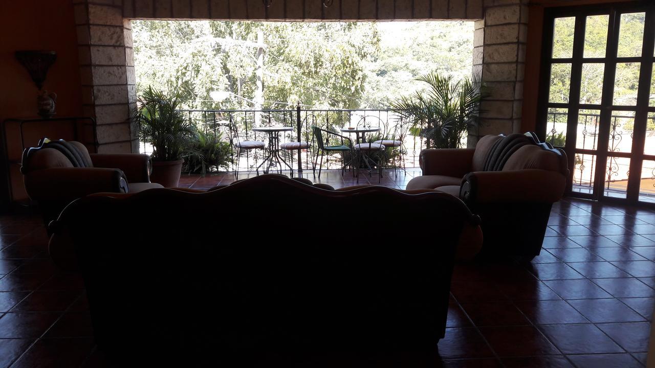 Hotel Acropolis Maya Copán Buitenkant foto